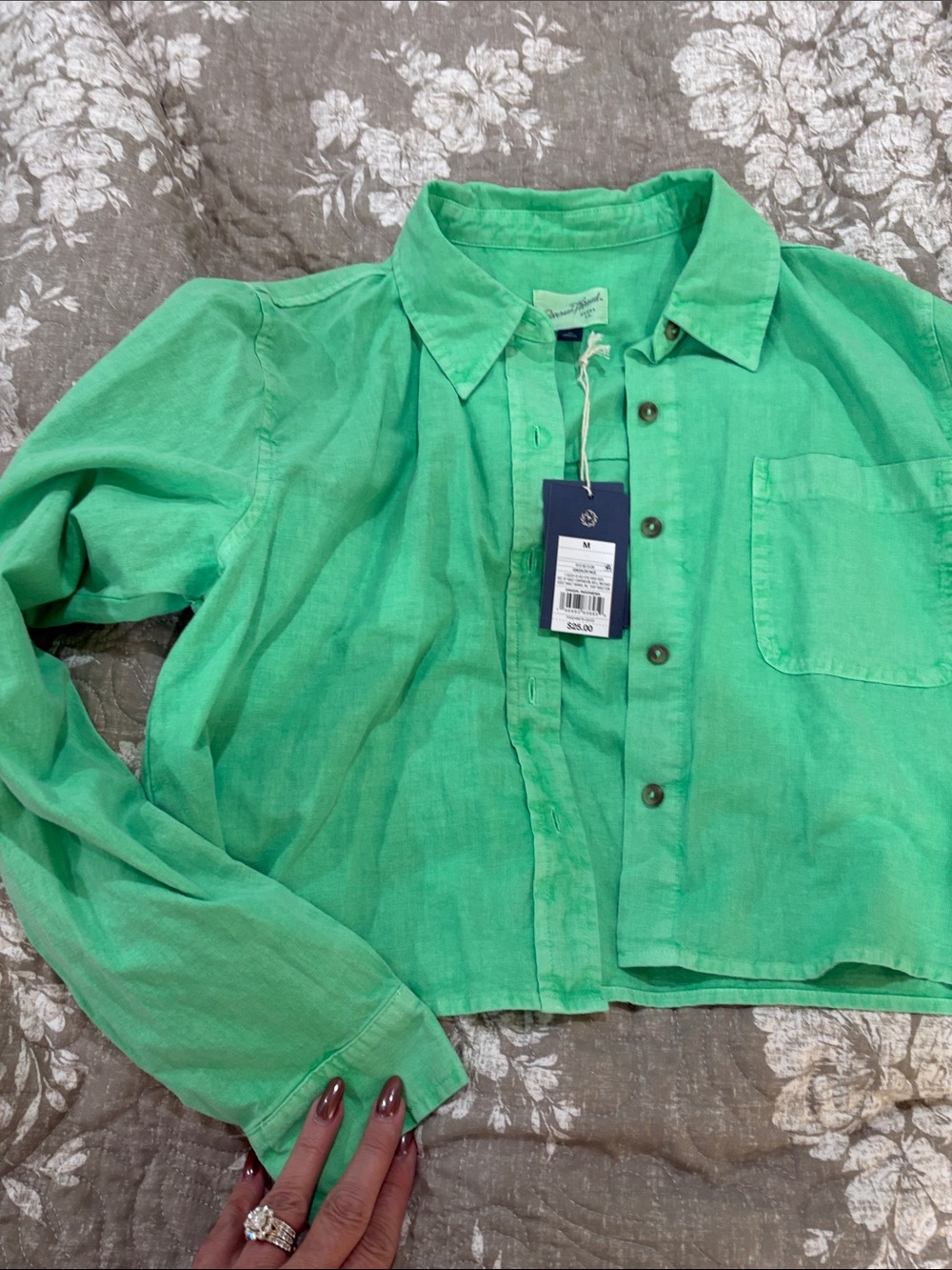 Universal thread shirt new with tags